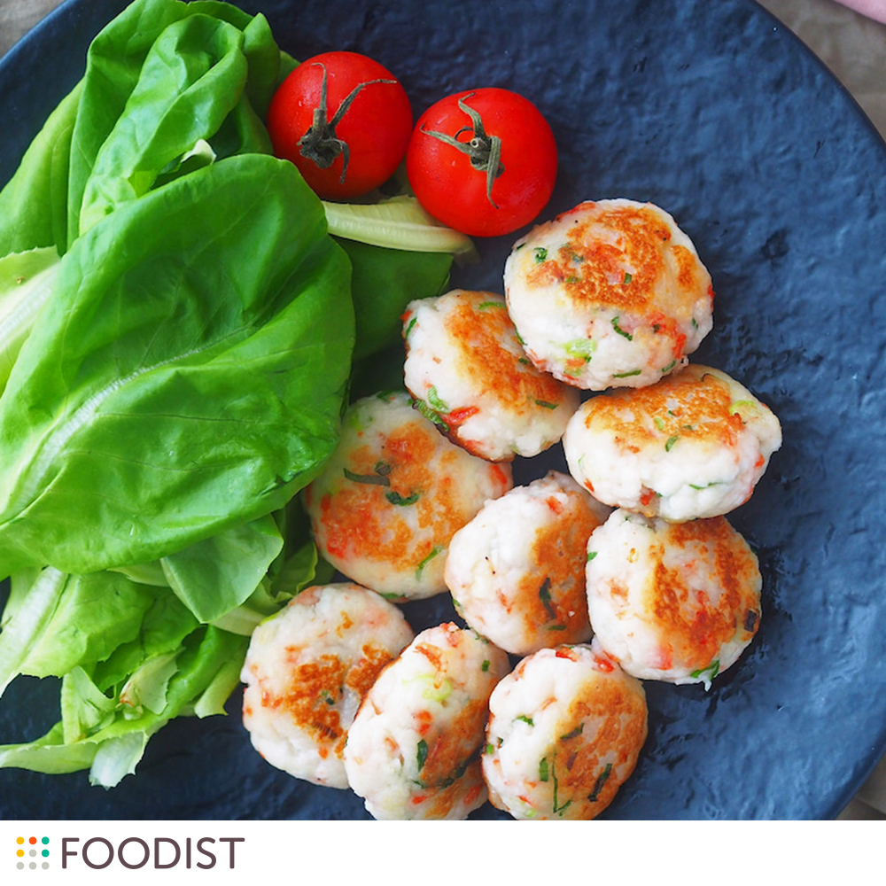 混ぜて焼くだけ!ふわっと香ばしいはんぺん海老だんご