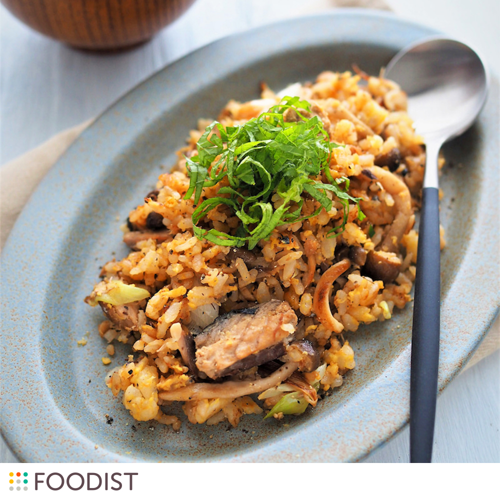 焦がし醤油でパラパラに!サバ缶で焦がし醤油炒飯