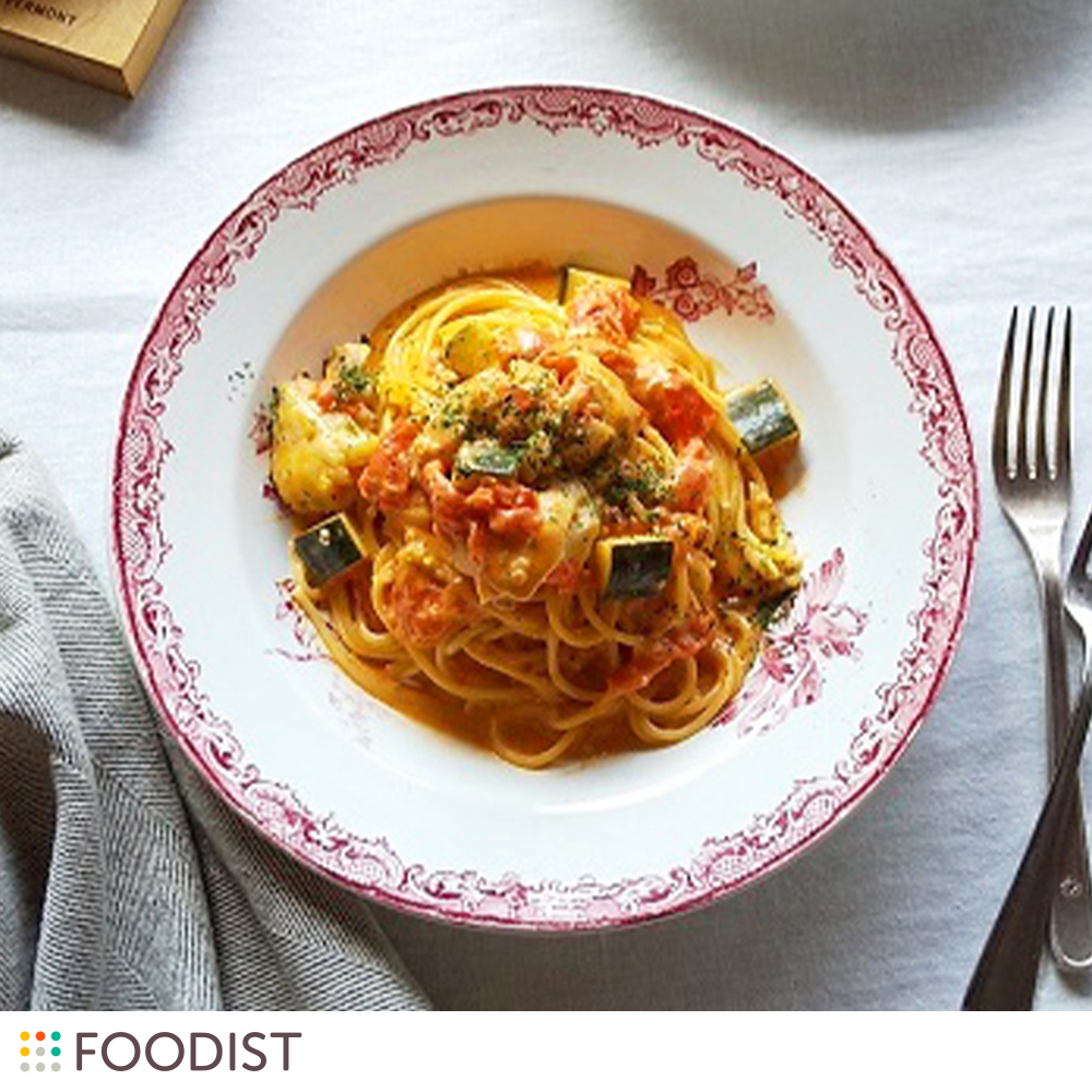 旨味が凝縮!鶏肉とズッキーニのトマトクリームパスタ